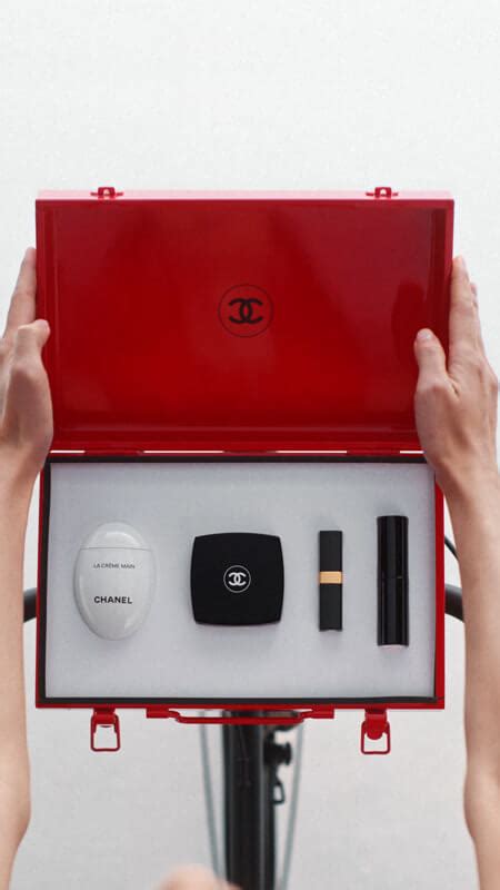 CHANEL Beauty Essentials Kits – Dating Kit 